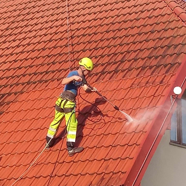 Zdjęcie na okładce dla Renowator Klimek-Dach Janusz Klimkiewicz